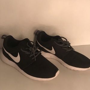 COPY - Nike Roshe One (Size: 8W / Black & White)